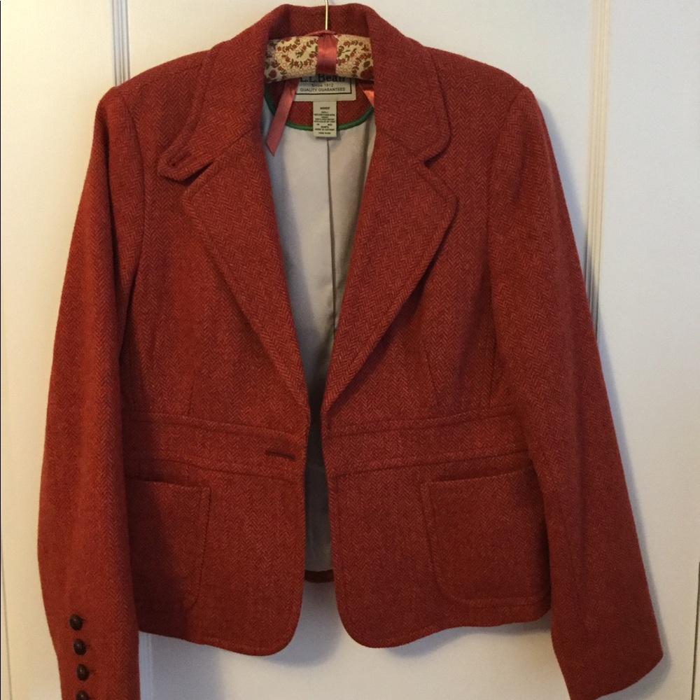 Beautiful houndstooth blazer